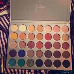 JACLYN HILL EYESHADOW PALETTE